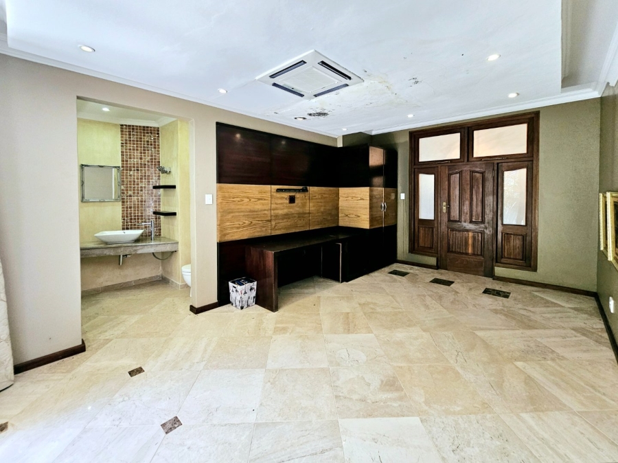 8 Bedroom Property for Sale in Waverley Free State